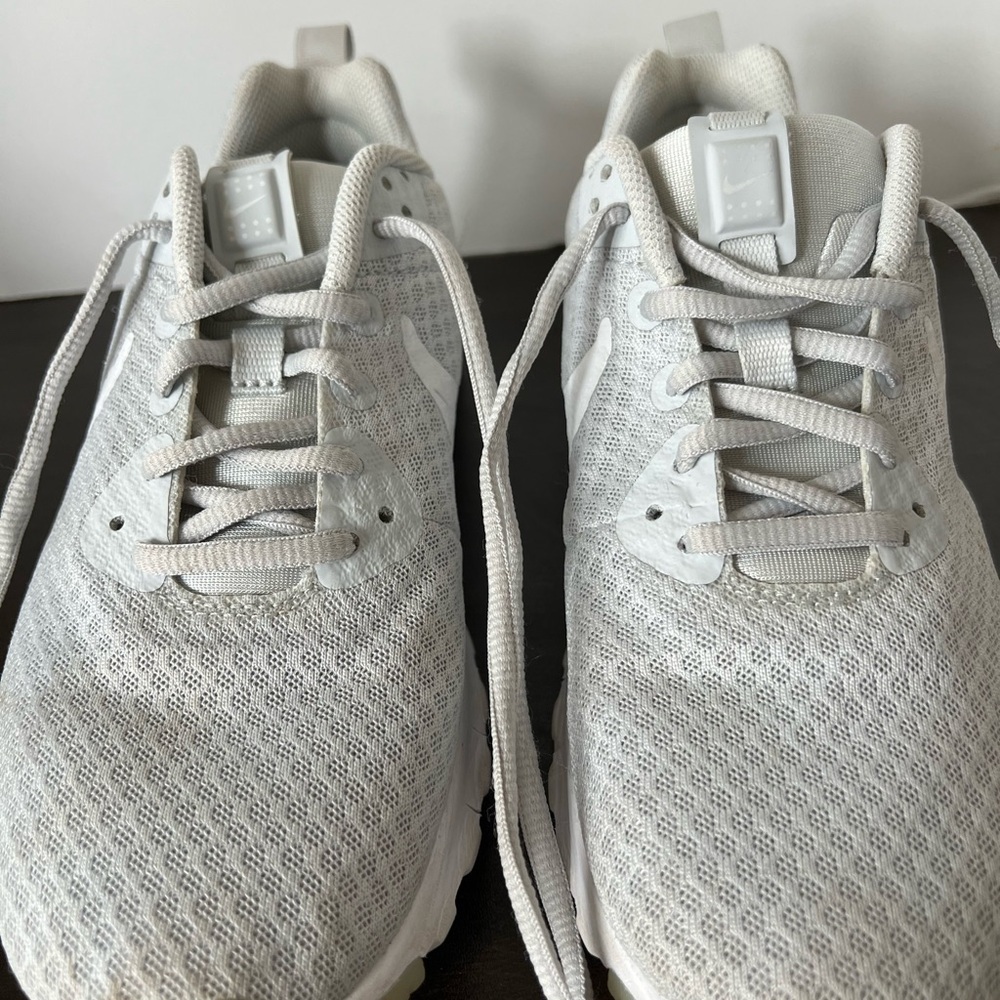 Nike White Athletic Shoes with Cushioned Sole